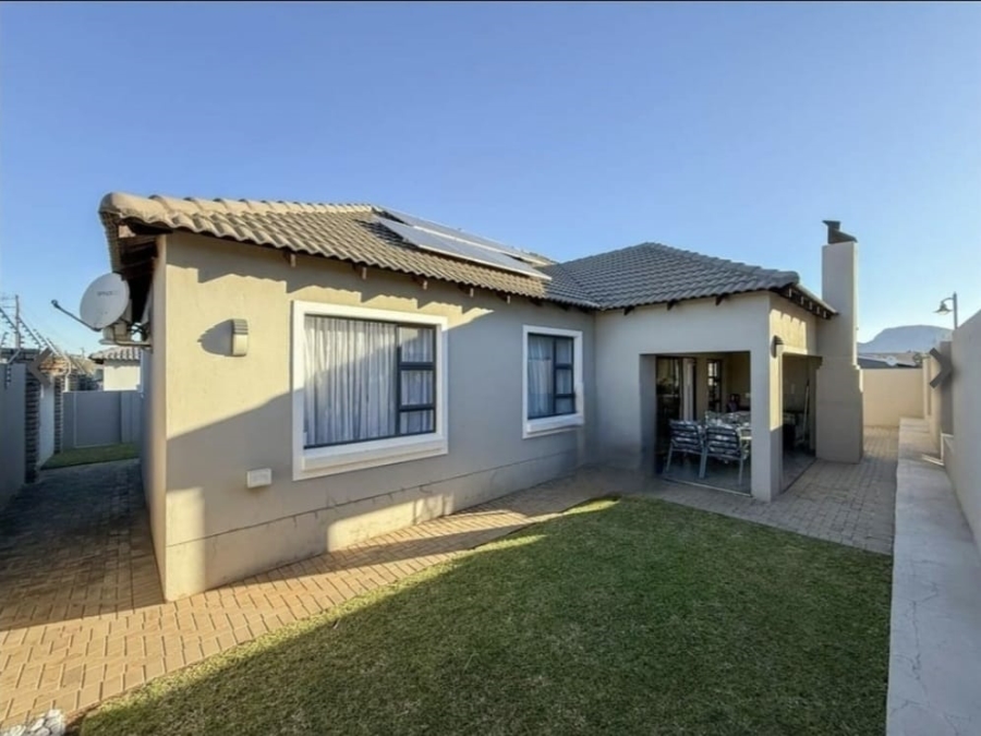 3 Bedroom Property for Sale in Gateway Manor North West